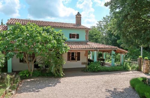 Martinski House | Pet-Friendly Holiday Home Paolici with Pool & Fireplace