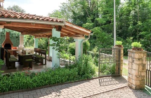 Martinski House | Pet-Friendly Holiday Home Paolici with Pool & Fireplace