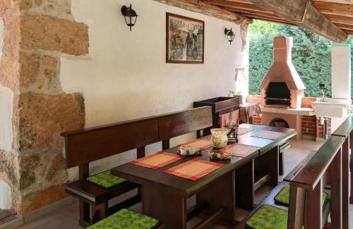 Martinski House | Pet-Friendly Holiday Home Paolici with Pool & Fireplace