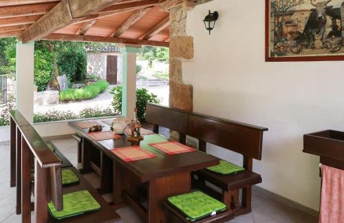 Martinski House | Pet-Friendly Holiday Home Paolici with Pool & Fireplace