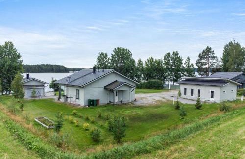 Saarijarvi House | Relaxing Holiday Home Pariisinranta with Hot Tub & Kitchen