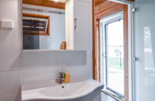 Saarijarvi House | Relaxing Holiday Home Pariisinranta with Hot Tub & Kitchen