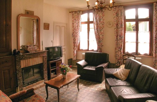 Famechon House | Comfortable Holiday Home Pas En Artois with Family Amenities