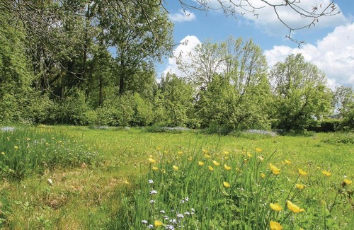 Famechon House | Comfortable Holiday Home Pas En Artois with Family Amenities