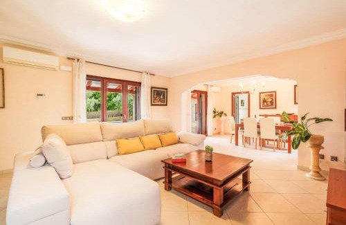 Manacor House | Ideal Holiday Home Peña Rubia with Pool & Family Amenities