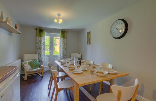 Little Walsingham House | Discover Holiday Home Pebble: Family-Friendly Retreat