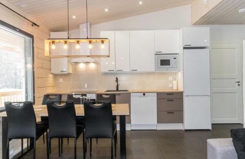 Saariselka House | Family-Friendly Holiday Home Pehtoori with Hot Tub & High Ratings