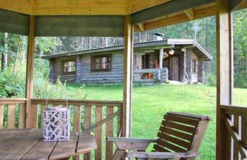 Asikkala House | Pet-Friendly Holiday Home Peltotupa with Hot Tub
