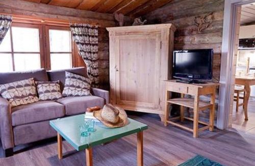 Asikkala House | Pet-Friendly Holiday Home Peltotupa with Hot Tub