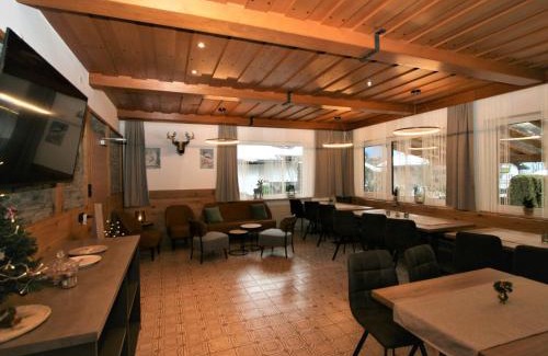 Fuegen House | Charming Holiday Home Penz with Family and Pet-Friendly Perks