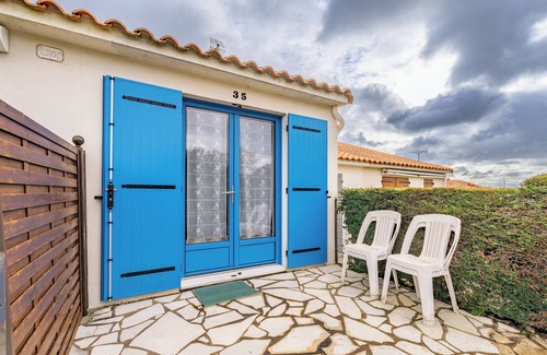Pornic House | Holiday Home 'Plein Océan 35' with Sea View, Shared Pool and Private Garden