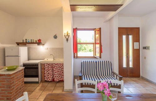 Fauglia House | Holiday Home 'Poggio2' with Shared Pool, Private Garden and Wi-Fi
