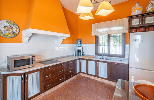Marchena House | Holiday Home 'Pozo Viejo' with Private Pool, Wi-Fi and Air Conditioning