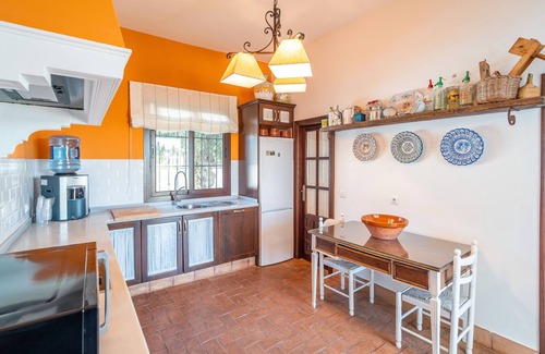 Marchena House | Holiday Home 'Pozo Viejo' with Private Pool, Wi-Fi and Air Conditioning