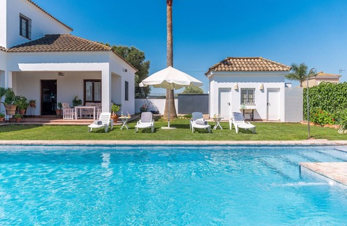 Marchena House | Holiday Home 'Pozo Viejo' with Private Pool, Wi-Fi and Air Conditioning