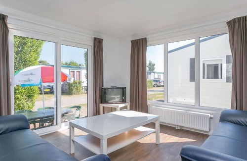 Ommel House | Cozy Retreat at Holiday Home Prinsenmeer with Ocean Views