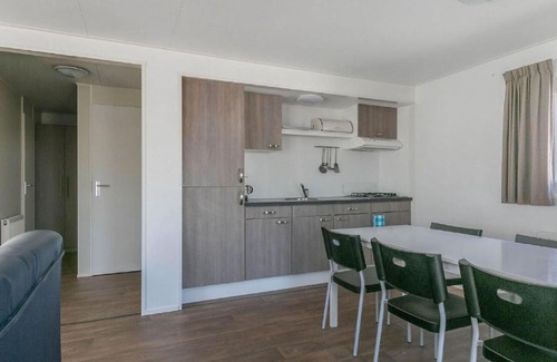 Ommel House | Cozy Retreat at Holiday Home Prinsenmeer with Ocean Views