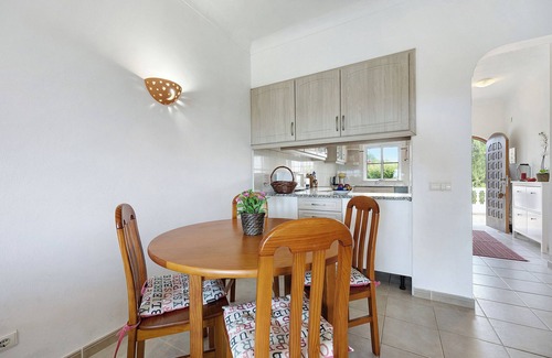 Lagos House | Holiday Home 'Mar e Campo' with Mountain View, Shared Pool and Wi-Fi