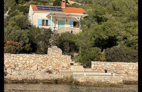 Tkon House | Guest Rated 9.9: Holiday Home Pure Nature with Ocean View