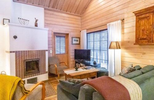 Pyhatunturi House | Cozy Holiday Home Pyhänkarhu 1 with Child-Friendly Amenities