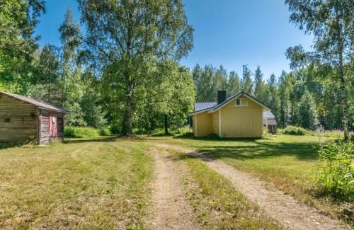 Juva House | Pet-Friendly Holiday Home Rauhalinna with Hot Tub Access