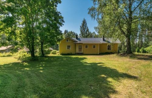 Juva House | Pet-Friendly Holiday Home Rauhalinna with Hot Tub Access