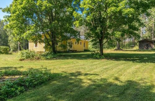 Juva House | Pet-Friendly Holiday Home Rauhalinna with Hot Tub Access