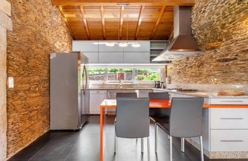 Caminha House | Cozy Holiday Home Recanto: Family-Friendly Retreat Awaits