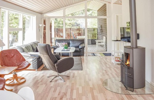 Sønderstrand House | Cozy Holiday Home Regnspoven Rømø I with Hot Tub & More