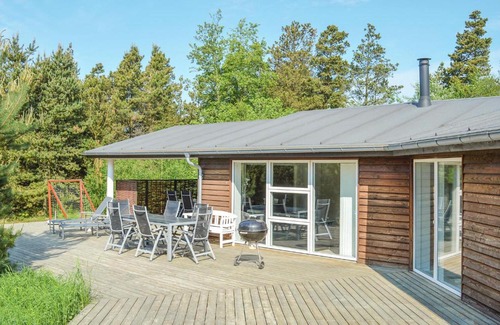 Sønderstrand House | Cozy Holiday Home Regnspoven Rømø I with Hot Tub & More