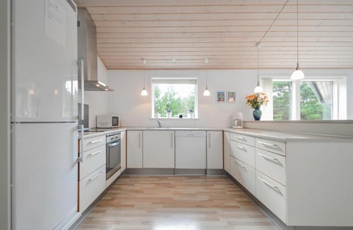 Sønderstrand House | Cozy Holiday Home Regnspoven Rømø I with Hot Tub & More