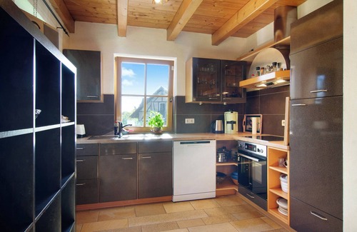 Ostrach House | Pet-Friendly Holiday Home 'Reis' with Pool & Wi-Fi