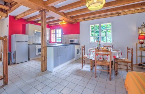 Montignac House | Holiday Home 'Résidence Musicale De Panissal' with Private Terrace, Private Garden and Wi-Fi