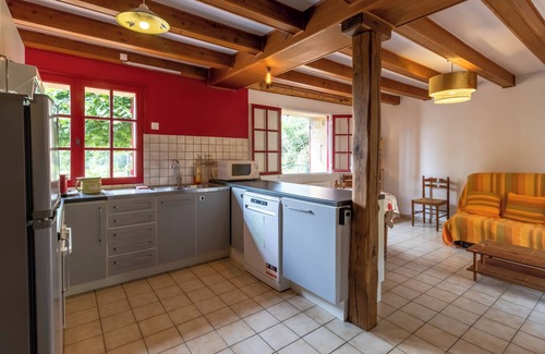Montignac House | Holiday Home 'Résidence Musicale De Panissal' with Private Terrace, Private Garden and Wi-Fi
