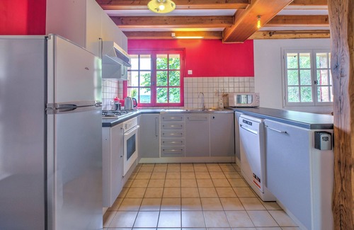 Montignac House | Holiday Home 'Résidence Musicale De Panissal' with Private Terrace, Private Garden and Wi-Fi