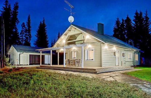 Pertunmaa House | Family-Friendly Holiday Home Riemurahi with Pet Access