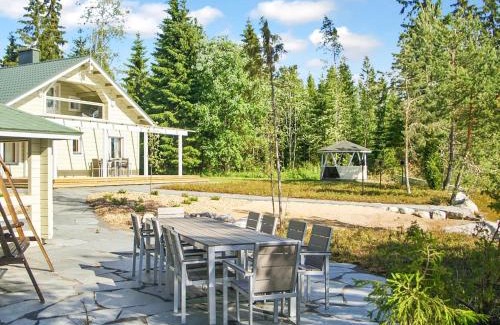 Pertunmaa House | Family-Friendly Holiday Home Riemurahi with Pet Access