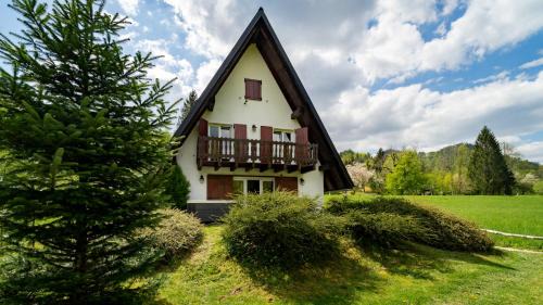 Central Croatia Ski Chalet | Riverside Holiday Home: Pet Friendly with Private Beach Access