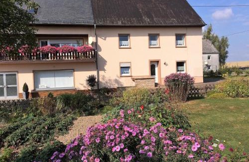 Rodershausen Apartment | Family-Friendly Apartment in Rodershausen with Barbecue