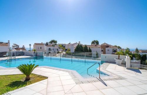 Chimenea House | Inviting Holiday Home Royal with Pool & Child-Friendly Amenities
