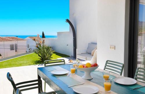 Chimenea House | Inviting Holiday Home Royal with Pool & Child-Friendly Amenities