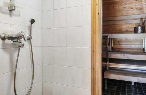 Enontekio House | Cozy Holiday Home Ruska with Hot Tub and Child-Friendly Fun