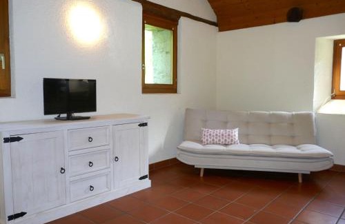 Ponto Valentino House | Cozy Holiday Home Rustico al Campett: Perfect for Families
