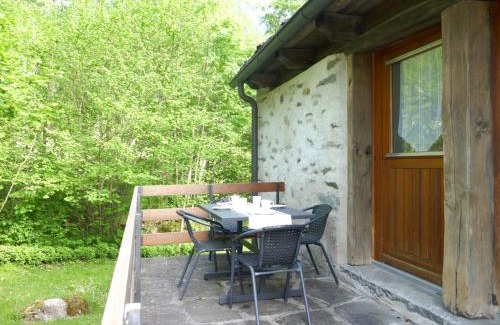 Ponto Valentino House | Cozy Holiday Home Rustico al Campett: Perfect for Families
