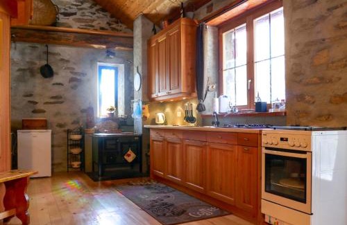 Acquarossa House | Cozy Holiday Home Rustico Tecc Berbis - Child Friendly Stay