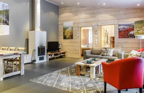 Salla House | Idyllic Holiday Home Sallan Panparkstie 14b with Hot Tub
