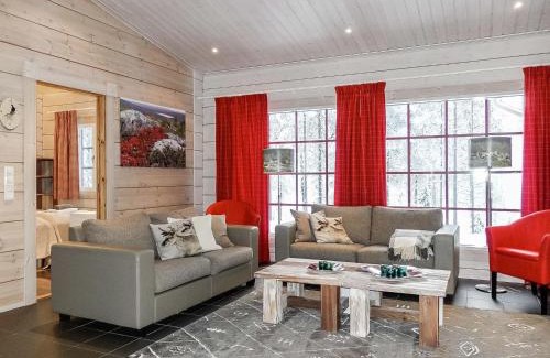 Salla House | Idyllic Holiday Home Sallan Panparkstie 14b with Hot Tub