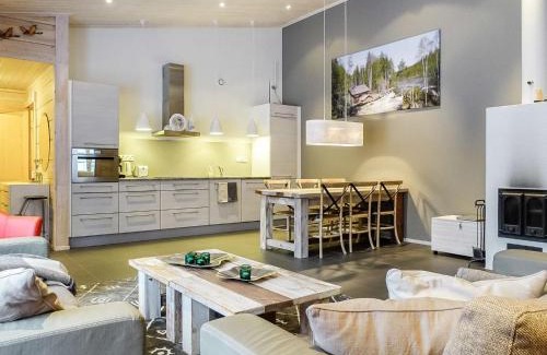 Salla House | Idyllic Holiday Home Sallan Panparkstie 14b with Hot Tub