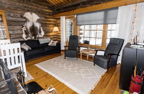 Salla House | Pet-Friendly Holiday Home Sallan savu e with Hot Tub Delight