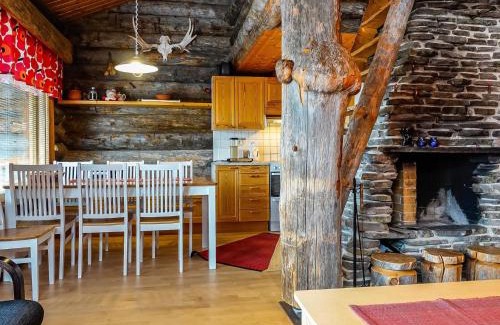 Salla House | Pet-Friendly Holiday Home Sallanhelmi c2 with Hot Tub
